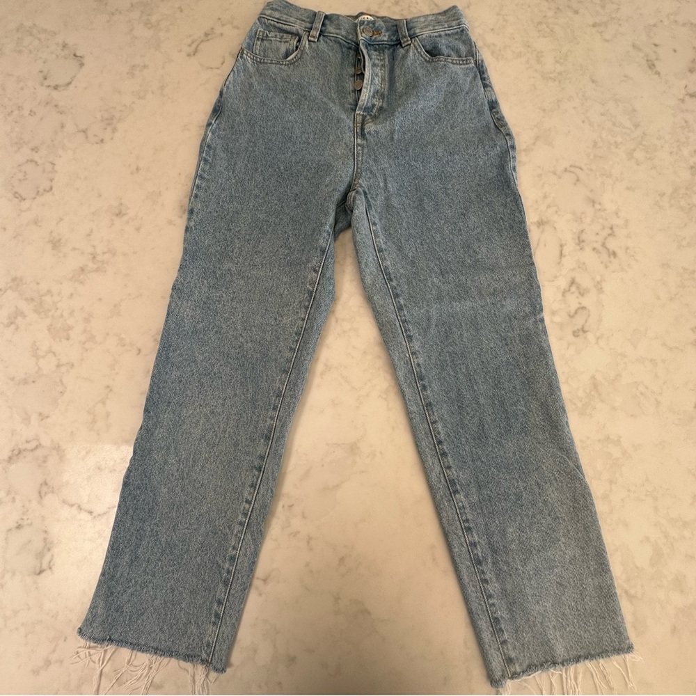 PacSun High Rise Straight Leg frayed hem Jeans. Size 25